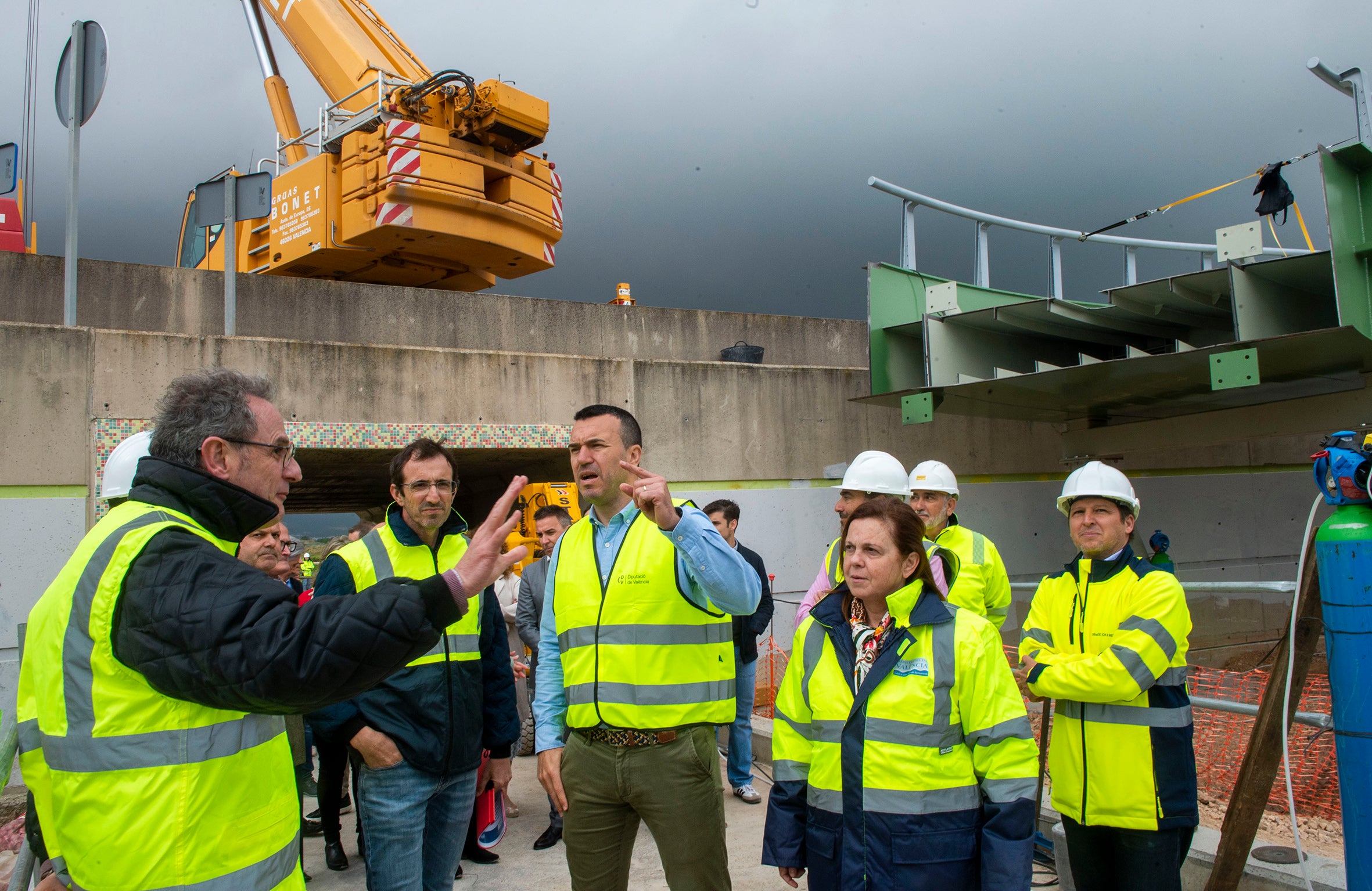 La Diputació de València ultima el montaje definitivo de la pasarela peatonal que cruzará la A-38 entre Sueca y Fortaleny La Diputació de València ultima el montaje definitivo de la pasarela peatonal que cruzará la A-38 entre Sueca y Fortaleny