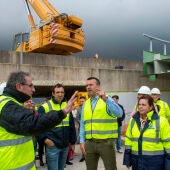 Vicent Mompó y Reme Mazzolari visitan las obras de la pasarela peatonal de la A-38 entre Sueca y Fortaleny