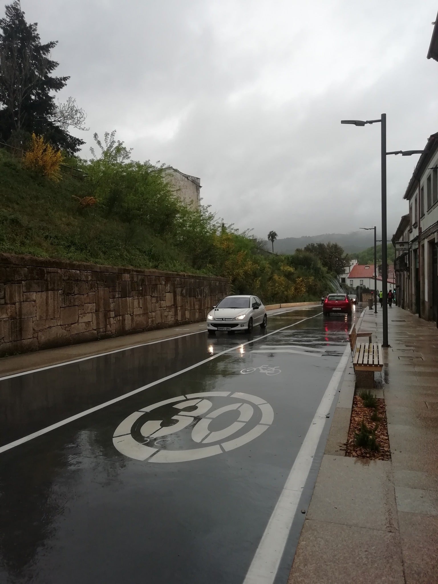 El gobierno de Santiago asegura que la rúa do Pombal "está normalizada" tras la apertura al tráfico y autobuses y "quedó mucho mejor" El gobierno de Santiago asegura que la rúa do Pombal "está normalizada" tras la apertura al tráfico y autobuses y "quedó mucho mejor"