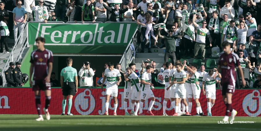 El ascenso directo se reduce a tres equipos: Elche, Levante y Racing El ascenso directo se reduce a tres equipos: Elche, Levante y Racing