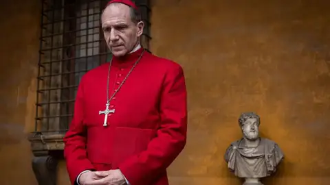 Ralph Fiennes en Cónclave