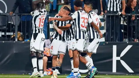 Los jugadores del Castellón celebran uno de sus goles ante el Almería Los jugadores del Castellón celebran uno de sus goles ante el Almería