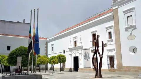 La Junta decreta tres días de luto oficial por la muerte del Papa Francisco La Junta decreta tres días de luto oficial por la muerte del Papa Francisco