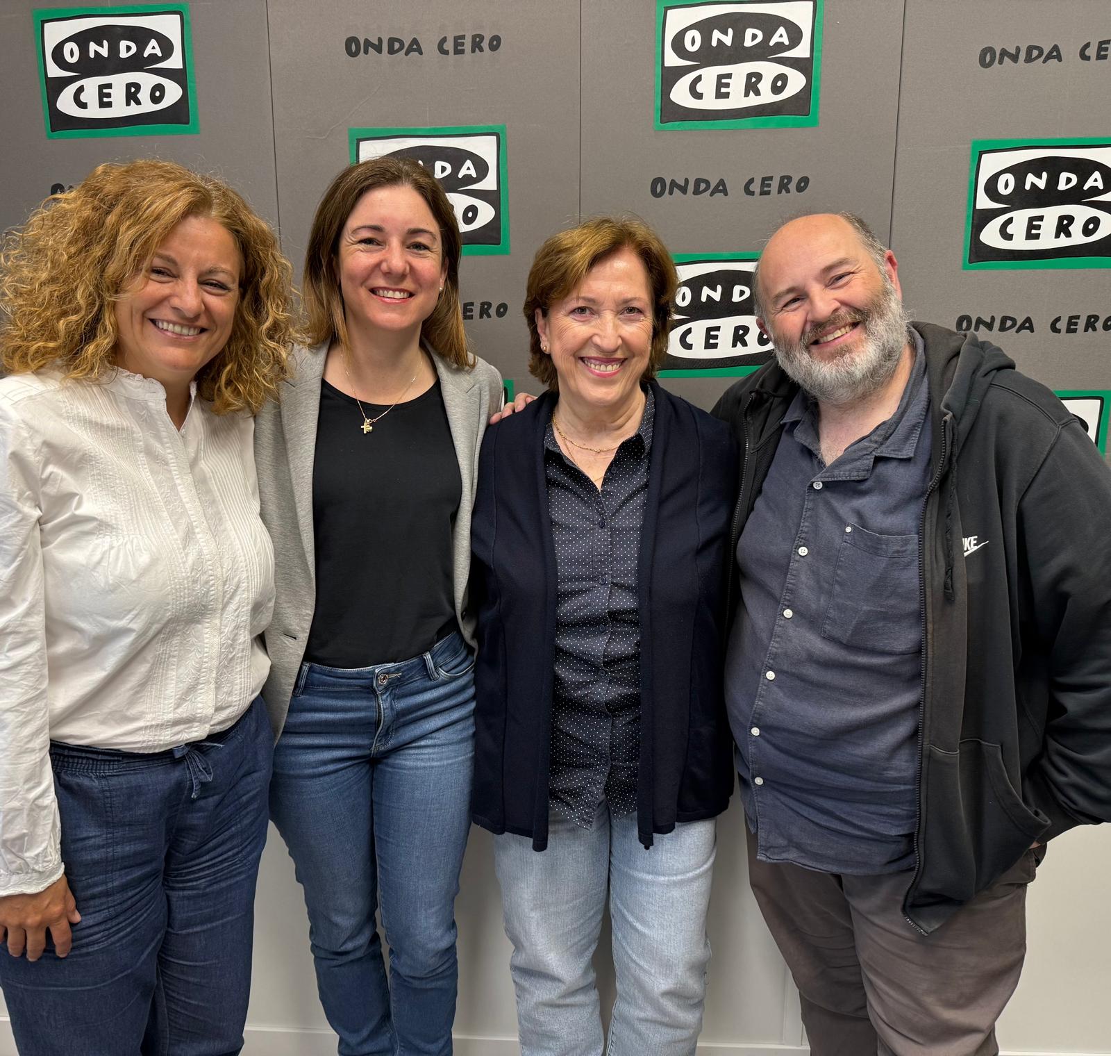 Concejal de Cultura y los autores Malagón y Juana Martínez Vazquez nos invitan a la Feria del Libro de Villajoyosa Concejal de Cultura y los autores Malagón y Juana Martínez Vazquez nos invitan a la Feria del Libro de Villajoyosa