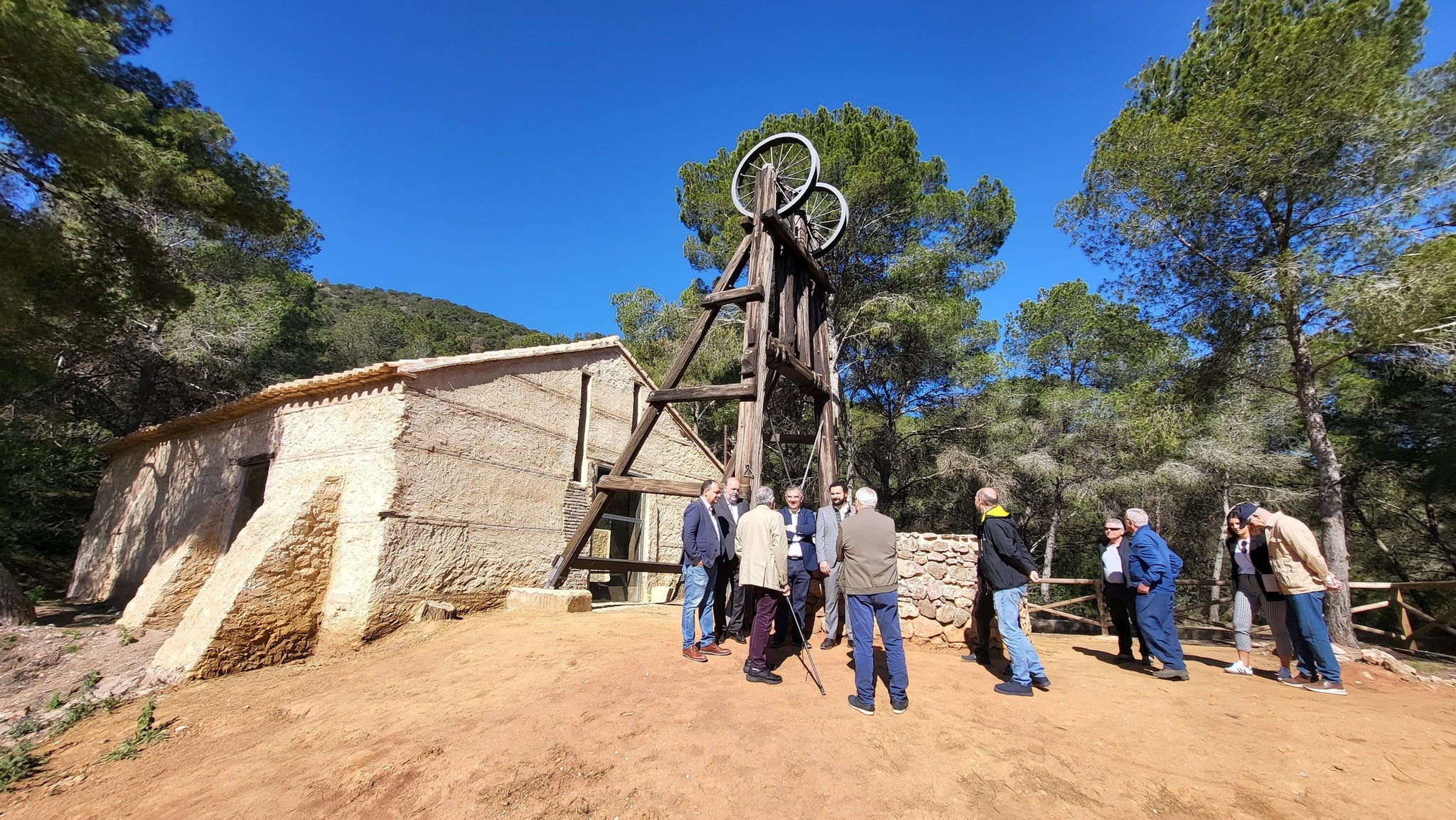 Recuperado el único castillete minero de madera del parque de Calblanque Recuperado el único castillete minero de madera del parque de Calblanque