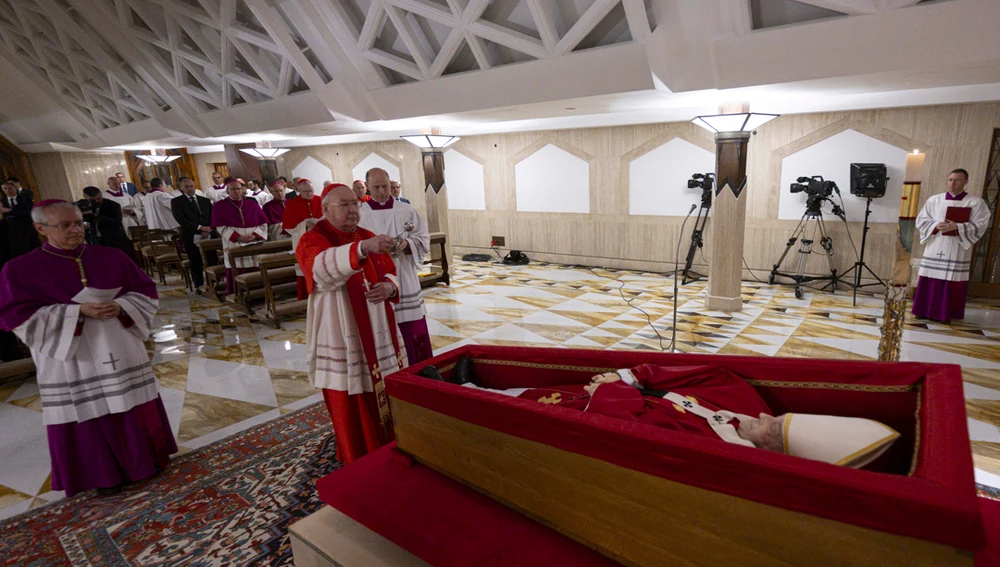 Las primeras imágenes del Papa Francisco se extendieron para la comunicación de la santidad en el ataúd/ efe/ francesco sforza/ dicasterio Las primeras imágenes del Papa Francisco se extendieron para la comunicación de la santidad en el ataúd/ efe/ francesco sforza/ dicasterio