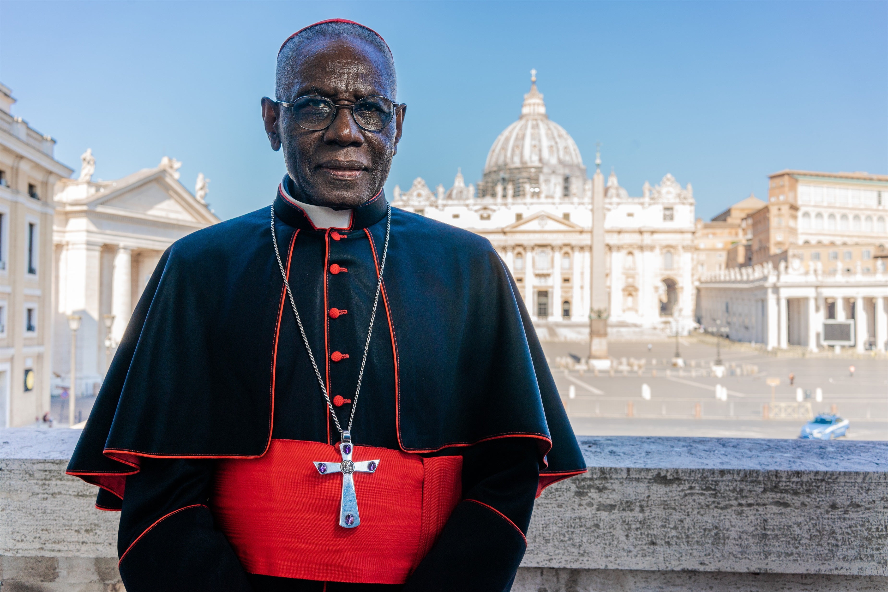 Quién es Robert Sarah, el papa negro que podría ser sucesor de Francisco Quién es Robert Sarah, el papa negro que podría ser sucesor de Francisco