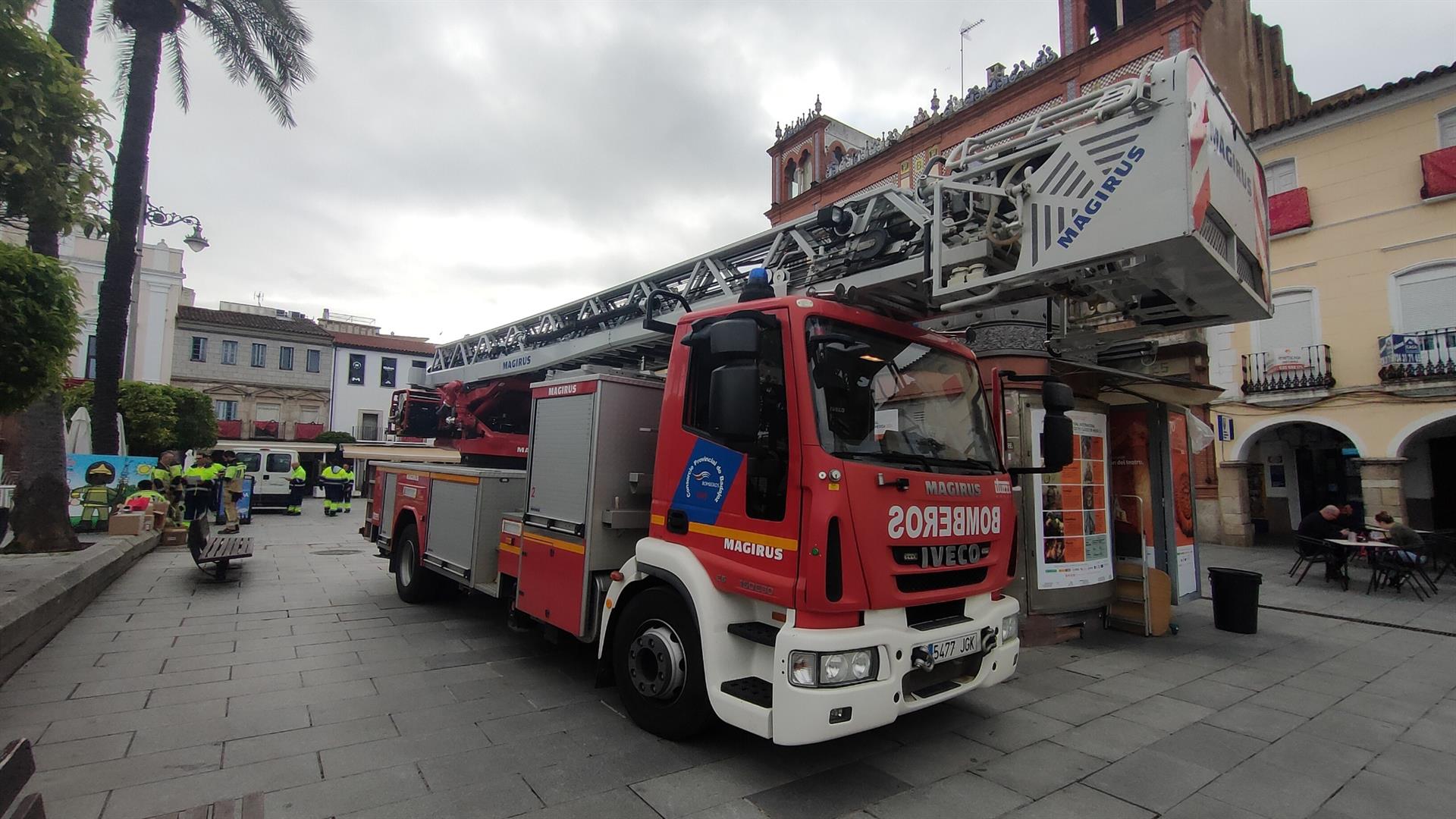 Rescatan a una persona atrapada en un incendio en una vivienda de Don Benito con cinco afectados leves Rescatan a una persona atrapada en un incendio en una vivienda de Don Benito con cinco afectados leves