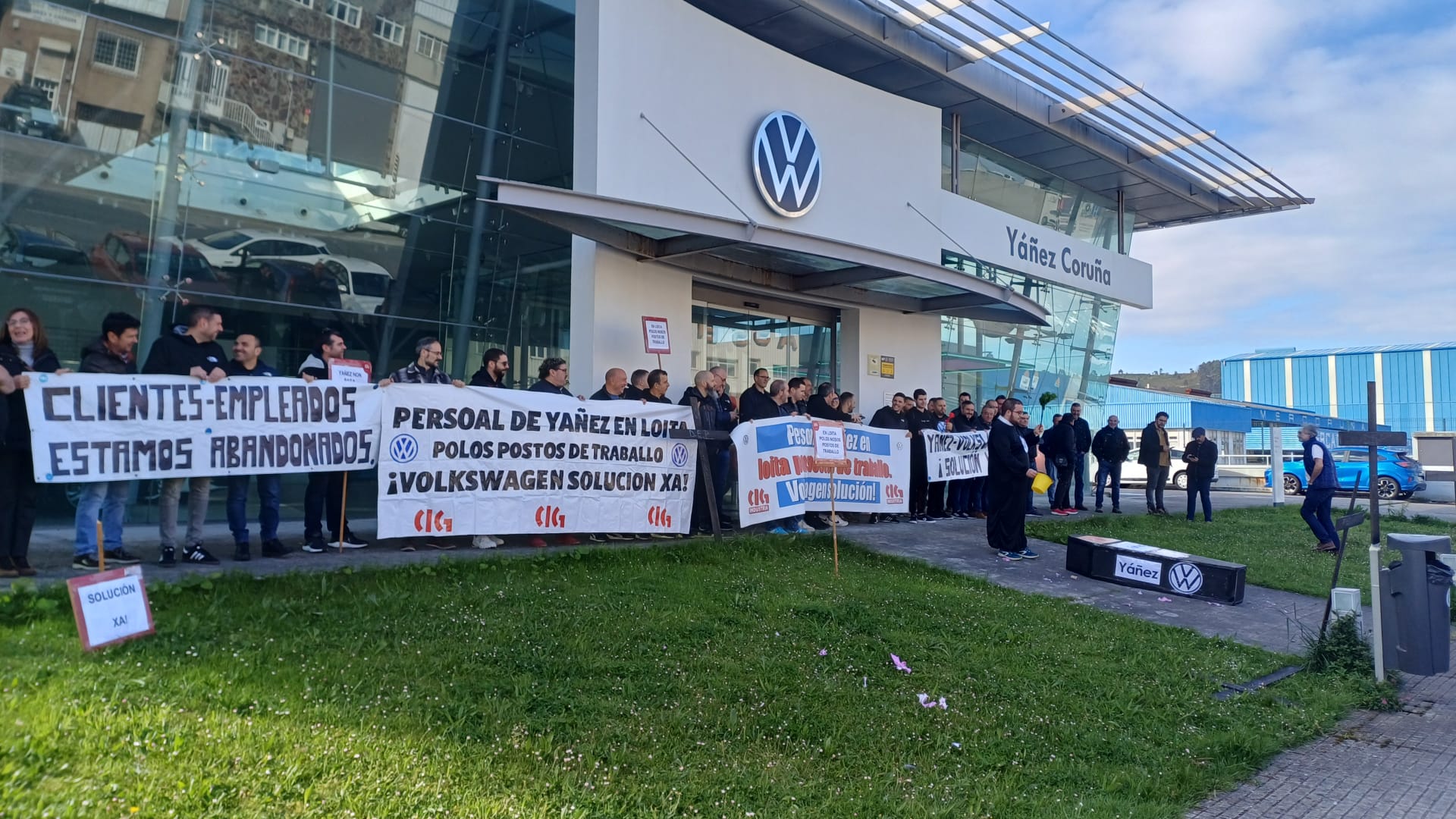 Los trabajadores del Grupo Yáñez protestan por la falta de información y la inacción de la concesionaria Los trabajadores del Grupo Yáñez protestan por la falta de información y la inacción de la concesionaria