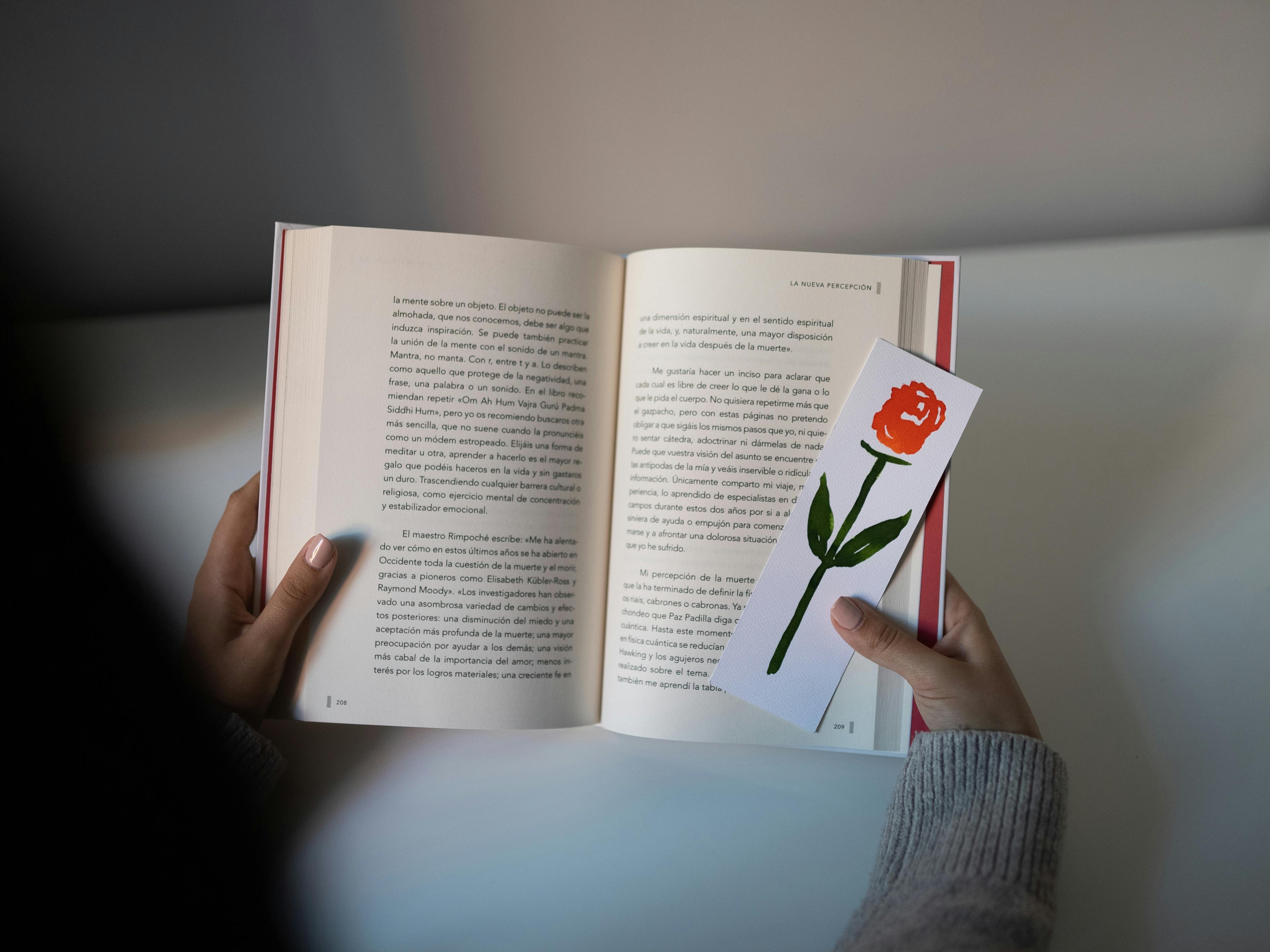 Rosas y libros protagonizan el ambiente festivo de Barcelona en Sant Jordi: "Un día de felicidad que inunda las calles de cultura y amor"