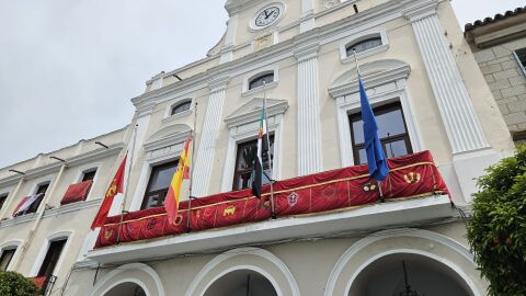 Banderas en media asta en M&eacute;rida por el Papa