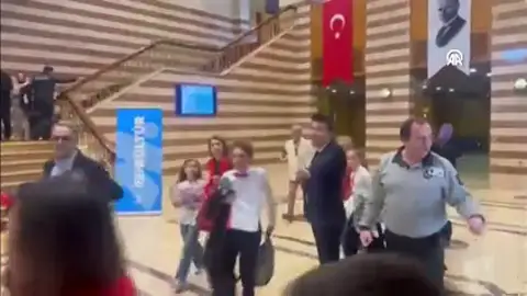 Un terremoto de magnitud 6,2 en el mar de Marmara sacude Estambul y varias provincias de Turquía Un terremoto de magnitud 6,2 en el mar de Marmara sacude Estambul y varias provincias de Turquía