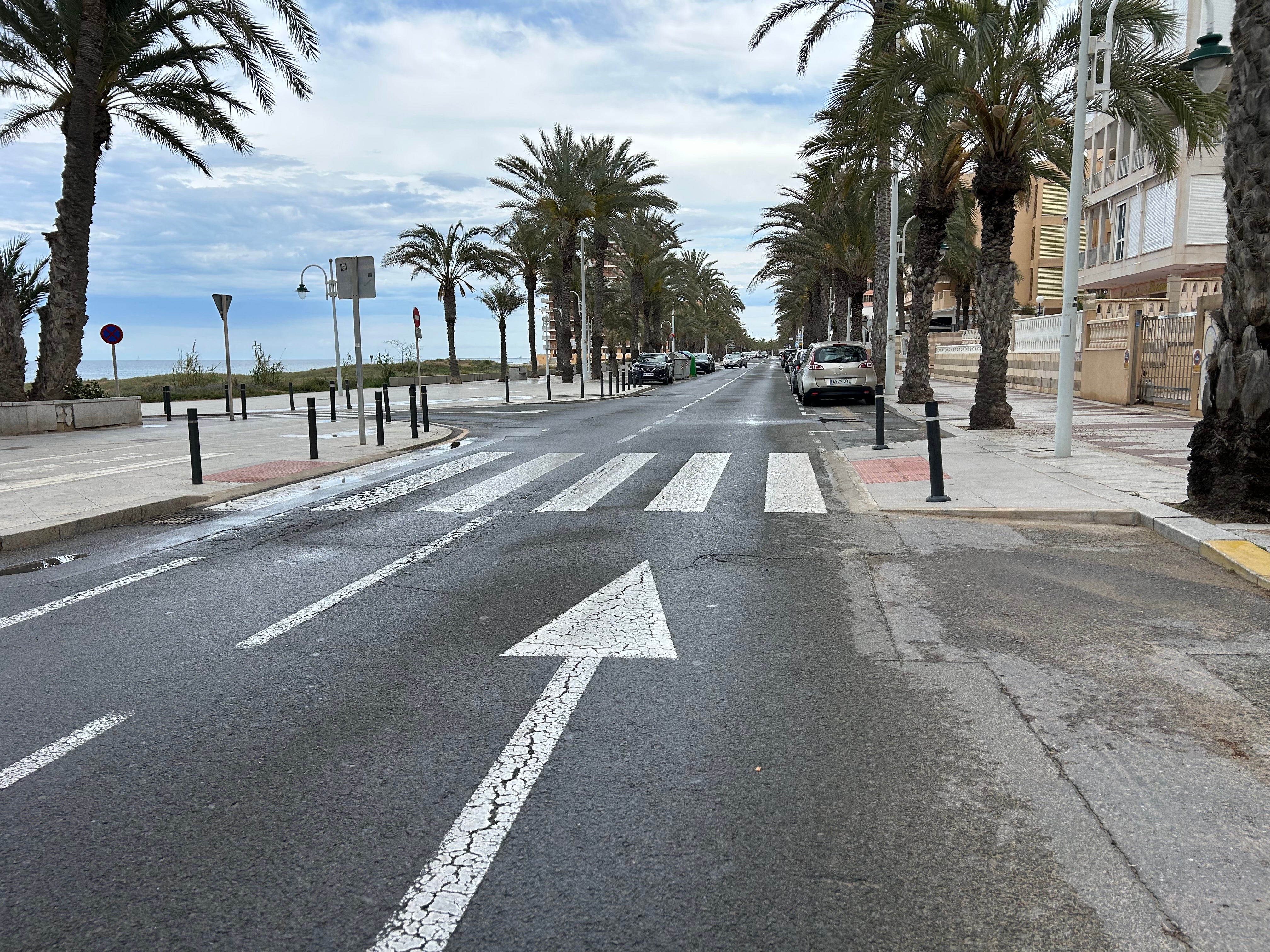 El paseo marítimo de Los Arenales del Sol de Elche será en otoño de sentido único de circulación de vehículos El paseo marítimo de Los Arenales del Sol de Elche será en otoño de sentido único de circulación de vehículos