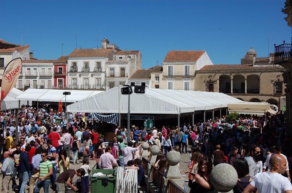 La Feria Nacional del Queso de Trujillo ofrece un centenar de variedades de 80 queserías de todo el país La Feria Nacional del Queso de Trujillo ofrece un centenar de variedades de 80 queserías de todo el país
