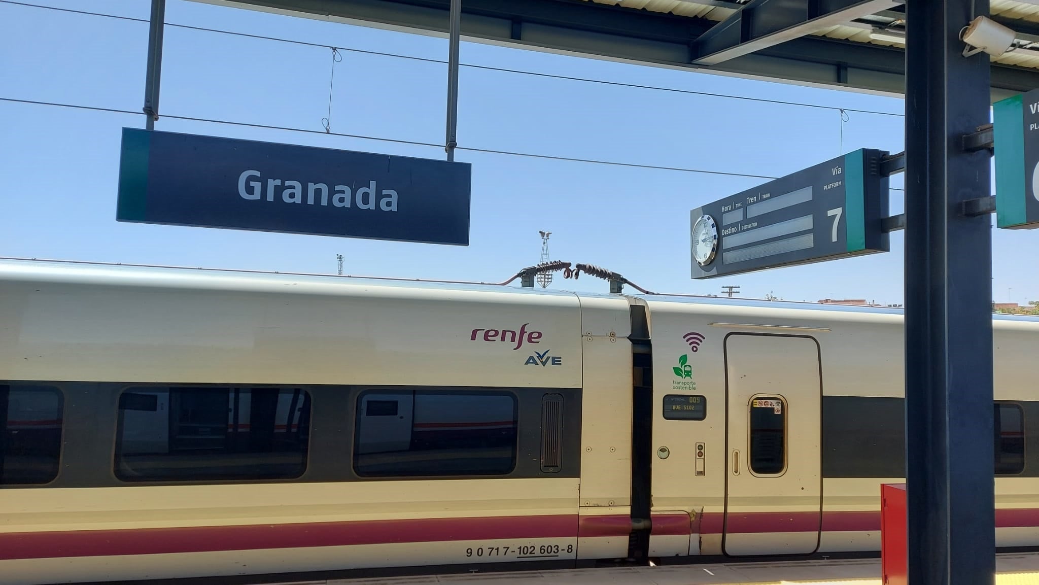 A las 12.20 salía un tren desde Andaluces dirección a Sevilla y acabó con 200 pasajeros haciendo noche en Tocón de Íllora A las 12.20 salía un tren desde Andaluces dirección a Sevilla y acabó con 200 pasajeros haciendo noche en Tocón de Íllora
