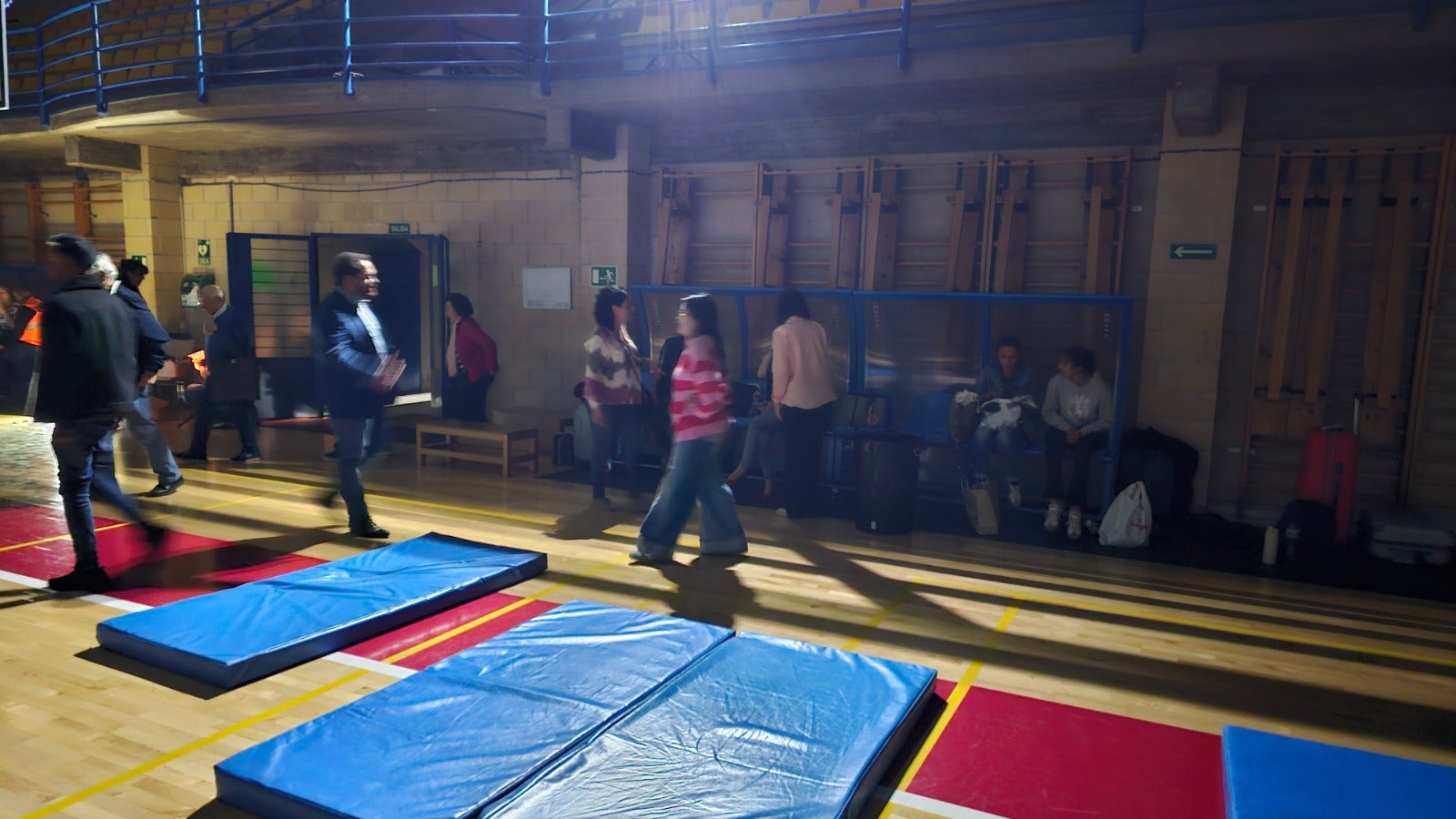 En Manzanares más de veinte personas han pasado la noche en el pabellón municipal 'Antonio Caba' En Manzanares más de veinte personas han pasado la noche en el pabellón municipal 'Antonio Caba'