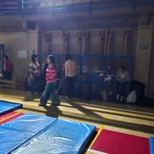 Viajeros que han pasado la noche en el pabellón municipal de Manzanares Viajeros que han pasado la noche en el pabellón municipal de Manzanares