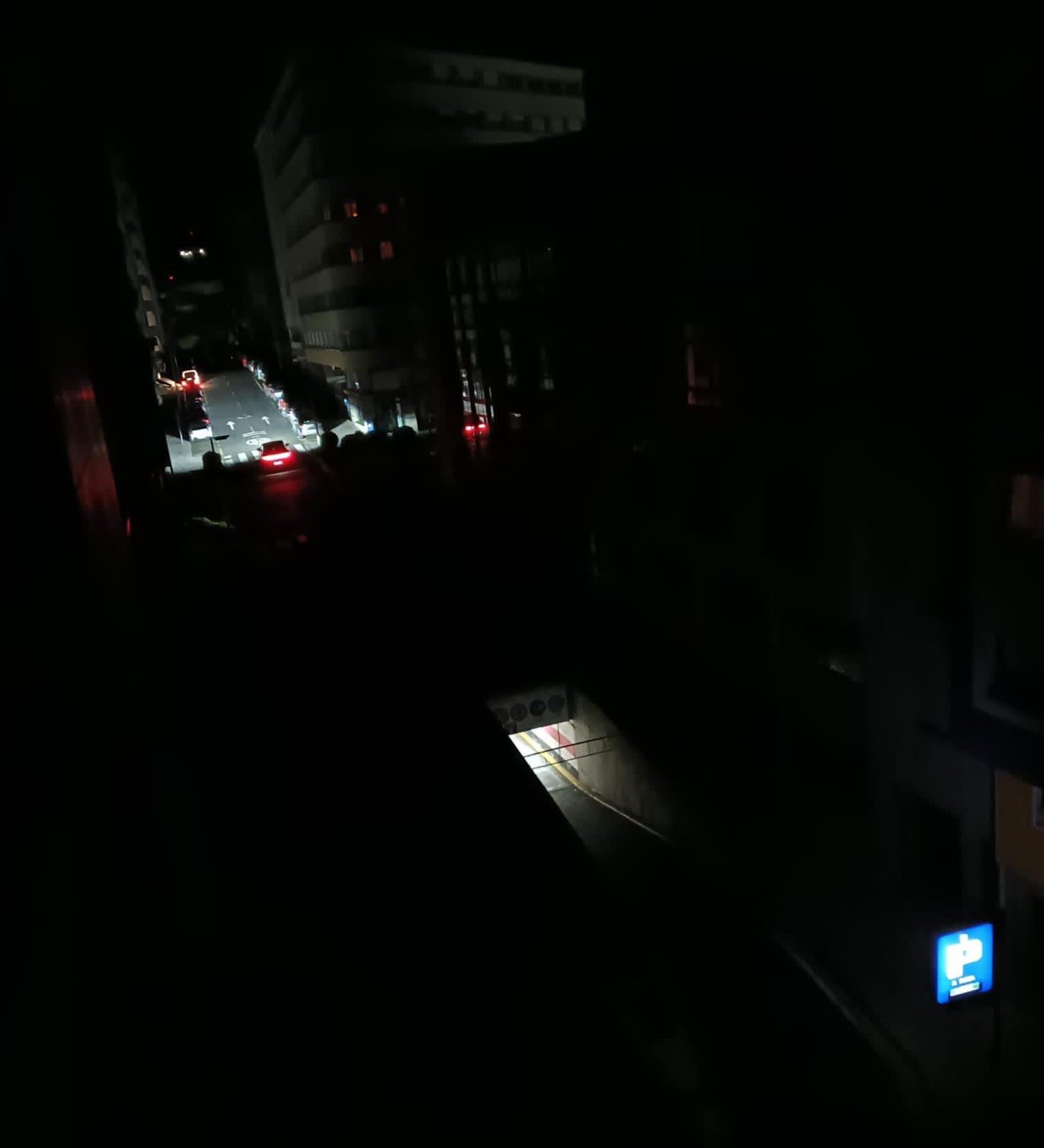 Santiago no registró la pasada madrugada ningún incidente de importancia a pesar de estar las rúas en completa penumbra Santiago no registró la pasada madrugada ningún incidente de importancia a pesar de estar las rúas en completa penumbra