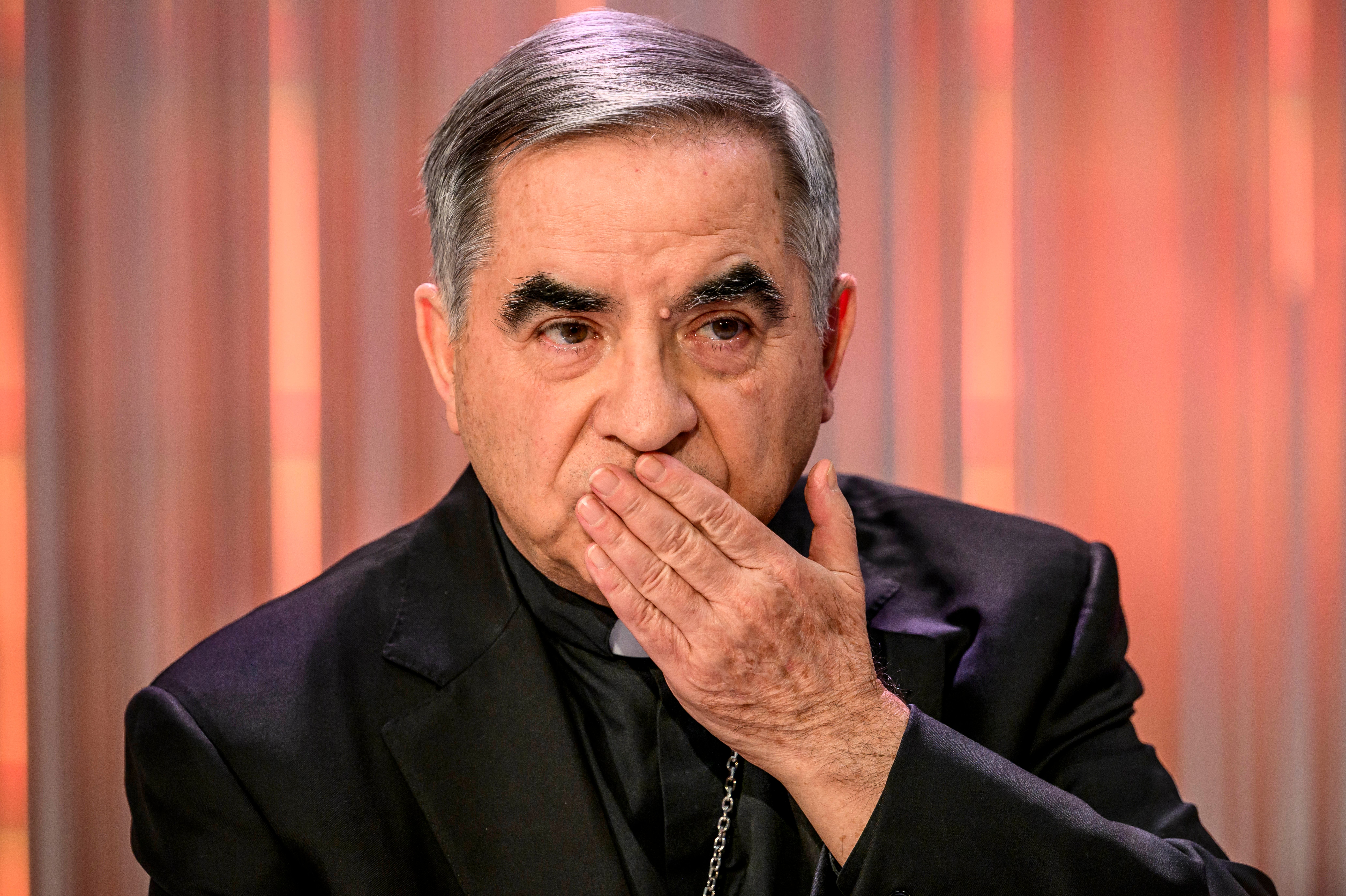 El cardenal italiano Becciu confirma que no participará en el cónclave por su condena El cardenal italiano Becciu confirma que no participará en el cónclave por su condena