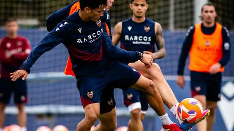 Julián Calero no tendrá bajas para enfrentarse al Tenerife en el Ciutat Julián Calero no tendrá bajas para enfrentarse al Tenerife en el Ciutat
