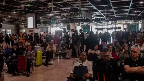 Así puedes reclamar tu billete de avión, tren o bus si el apagón frustró tu viaje Así puedes reclamar tu billete de avión, tren o bus si el apagón frustró tu viaje