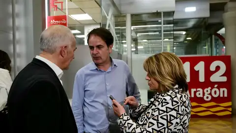 El consejero Roberto Bermúdez de Castro y Tomasa Hernández durante la reunión del CECOP de ayer noche El consejero Roberto Bermúdez de Castro y Tomasa Hernández durante la reunión del CECOP de ayer noche