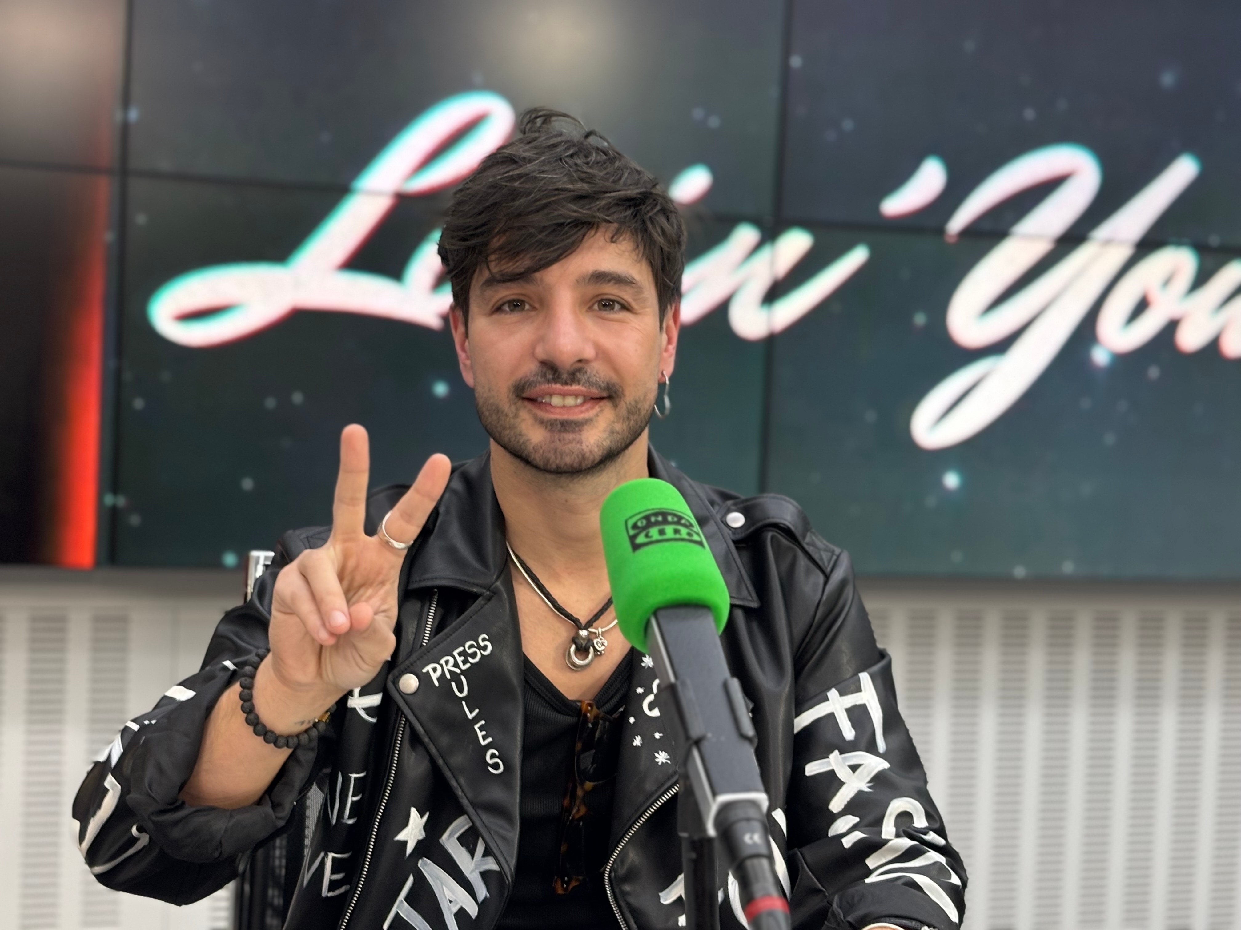 El gran viaje de esta noche lo hace él: Polo Nández. El niño de León que soñaba con goles, hasta que una lesión lo empujó al escenario. El gran viaje de esta noche lo hace él: Polo Nández. El niño de León que soñaba con goles, hasta que una lesión lo empujó al escenario.