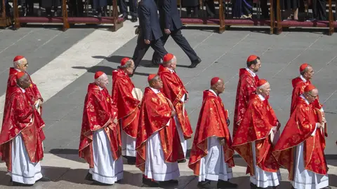 Imagen de algunos cardenales durante el funeral del papa Francisco Imagen de algunos cardenales durante el funeral del papa Francisco