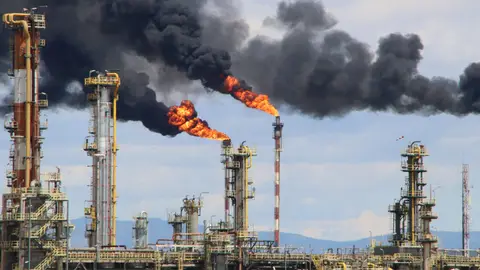 Polígon petroquímic nord de Tarragona durant l'apagada Polígon petroquímic nord de Tarragona durant l'apagada