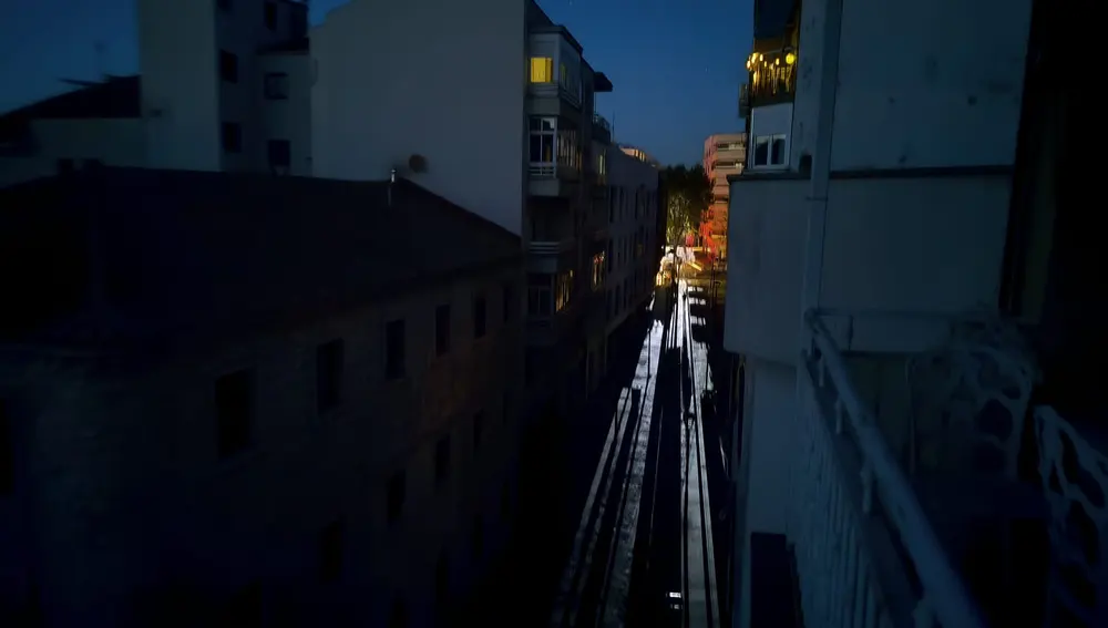 Una calle durante el apagón eléctrico registrado en España el 28 de abril. Una calle durante el apagón eléctrico registrado en España el 28 de abril.