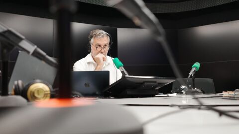 Carlos Alsina durante su programa especial del gran apagón