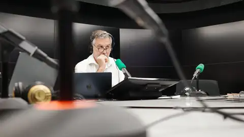 Carlos Alsina durante su programa especial del gran apagón Carlos Alsina durante su programa especial del gran apagón