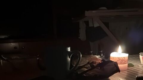 Cenas a la luz de las velas durante el apag&oacute;n