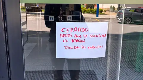Comercios cerrados a causa del apagón en Asturias Comercios cerrados a causa del apagón en Asturias