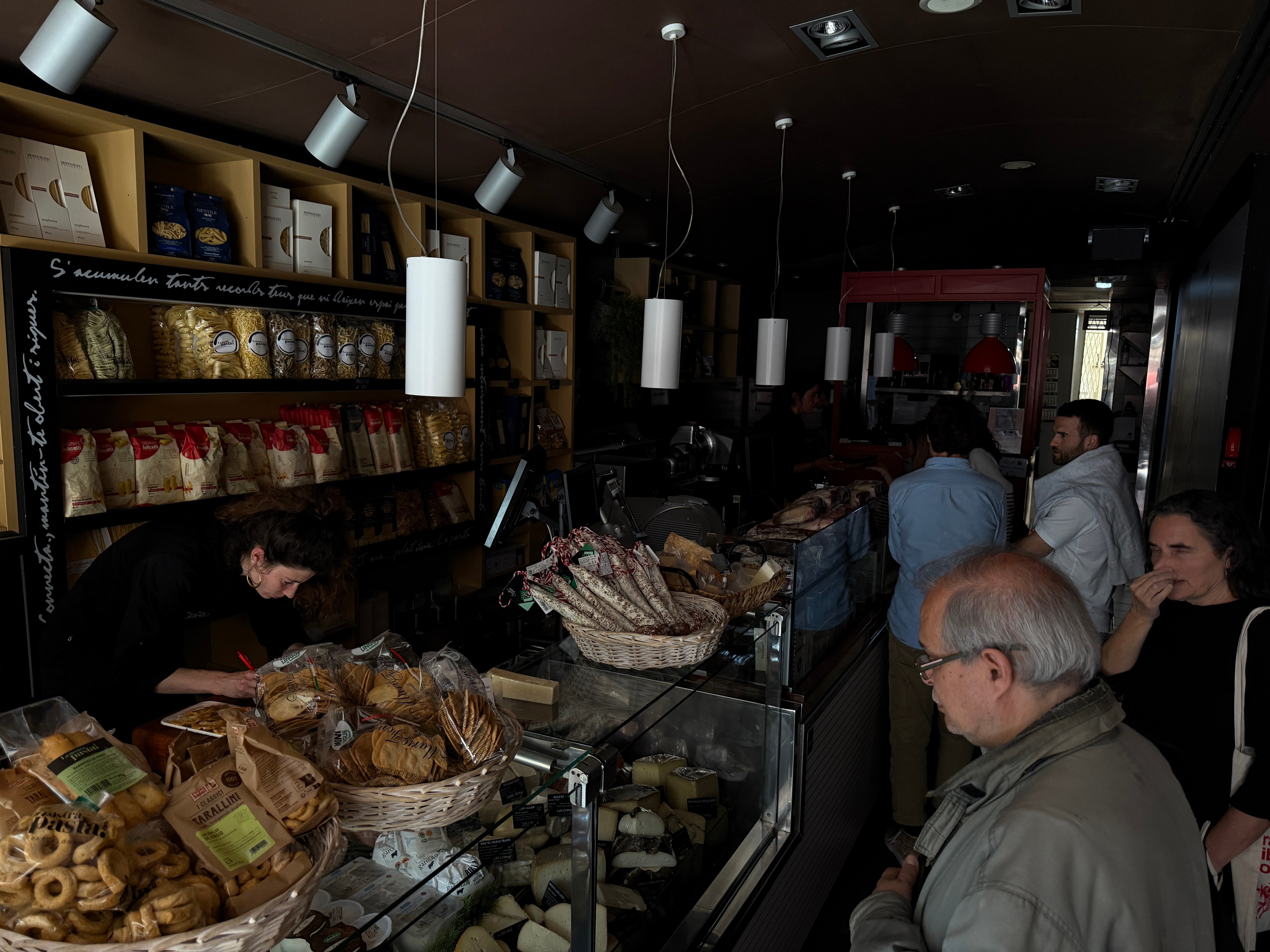 El precio de pasar un día sin luz: así ha afectado a la economía española el gran apagón El precio de pasar un día sin luz: así ha afectado a la economía española el gran apagón
