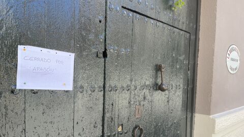 "Cerrado por apag&oacute;n"