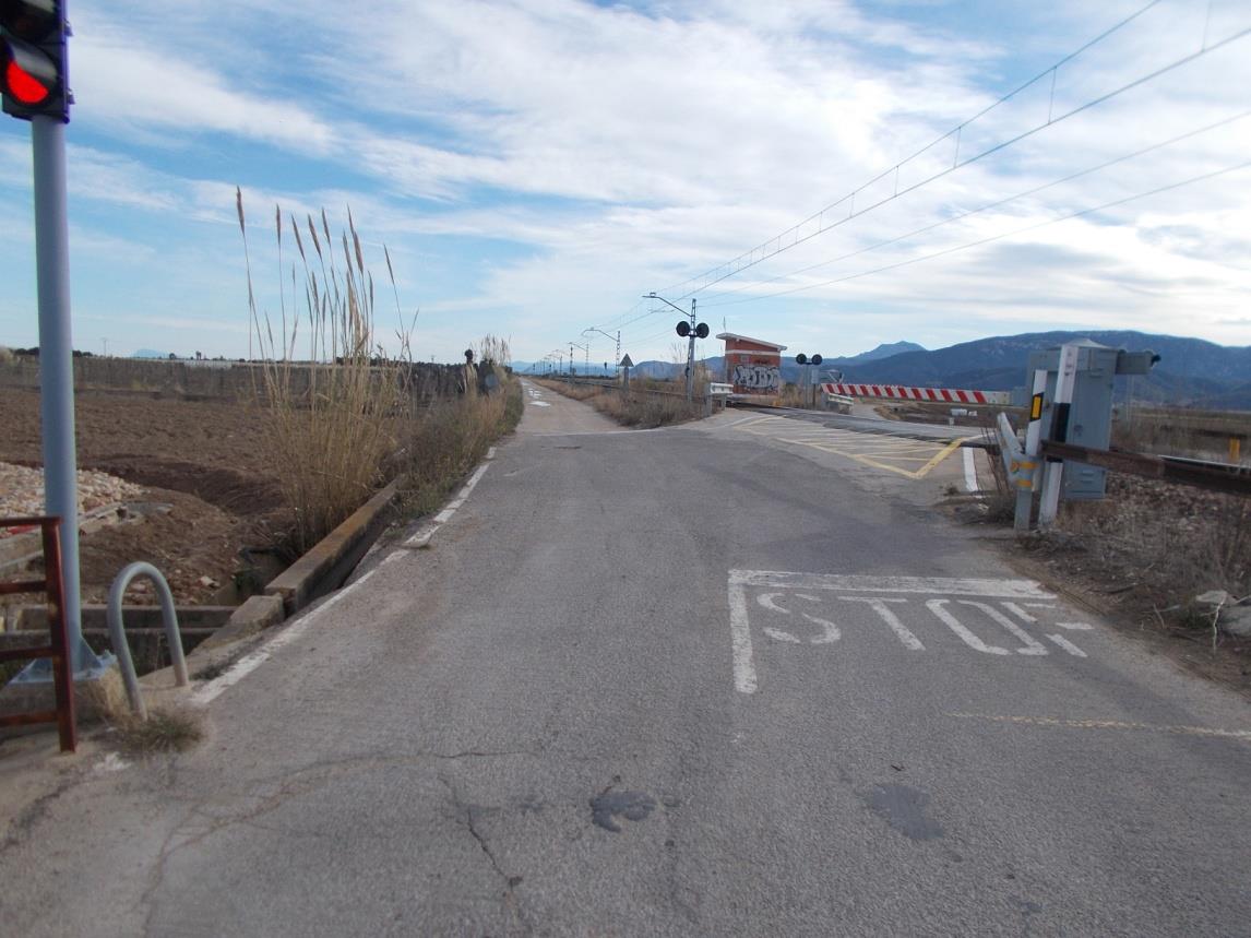 Adif adjudica por 2M€ las obras de construcción de un paso superior que suprimirá un paso a nivel en Cullera Adif adjudica por 2M€ las obras de construcción de un paso superior que suprimirá un paso a nivel en Cullera