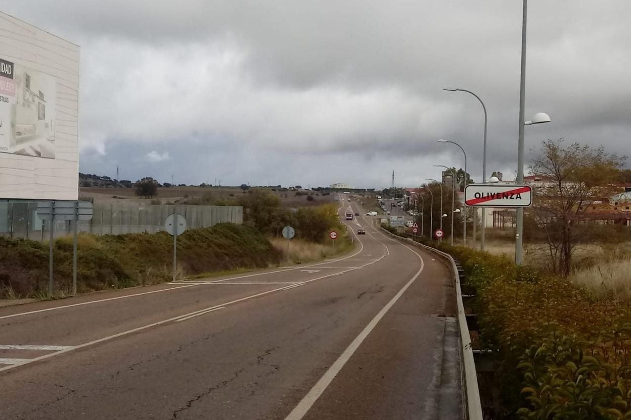 El alcalde de Olivenza vuelve a pedir la conversión en autovía de la EX-107 tras el "grave" accidente del sábado El alcalde de Olivenza vuelve a pedir la conversión en autovía de la EX-107 tras el "grave" accidente del sábado
