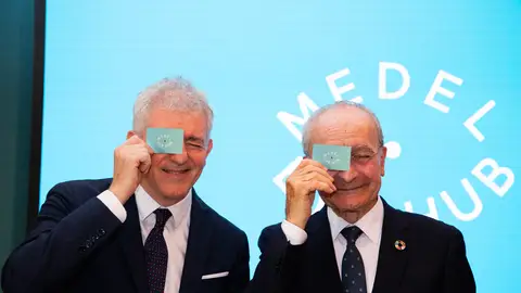 El oftalmólogo Ramón Medel inaugura Medel Eye Hub en Málaga, primer centro especializado en cirugía plástica ocular y orbitaria de España El oftalmólogo Ramón Medel inaugura Medel Eye Hub en Málaga, primer centro especializado en cirugía plástica ocular y orbitaria de España