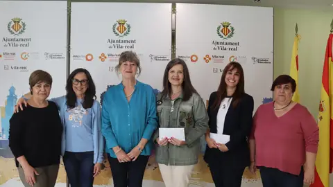 Vila-real entrega 1.300 euros a XiCaEs y Aspropace, recaudación del espectáculo La meva Llar de Isabel Casalta Vila-real entrega 1.300 euros a XiCaEs y Aspropace, recaudación del espectáculo La meva Llar de Isabel Casalta