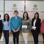 Vila-real entrega 1.300 euros a XiCaEs y Aspropace, recaudación del espectáculo La meva Llar de Isabel Casalta 