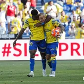 Celebración de un gol de Sandro Celebración de un gol de Sandro
