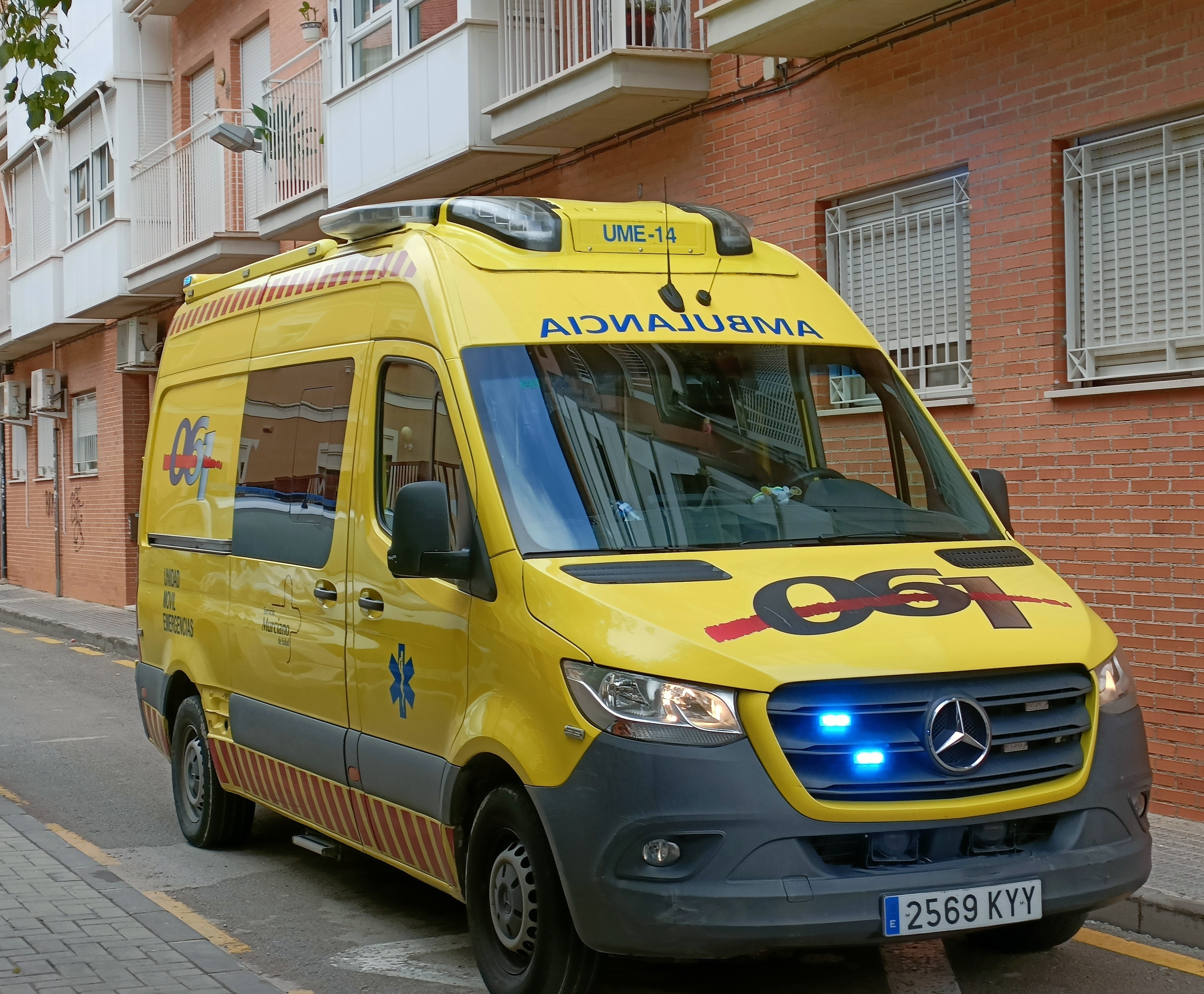 Herido el operario de una grúa en Granada tras recibir un martillazo de un conductor en plena vía pública Herido el operario de una grúa en Granada tras recibir un martillazo de un conductor en plena vía pública