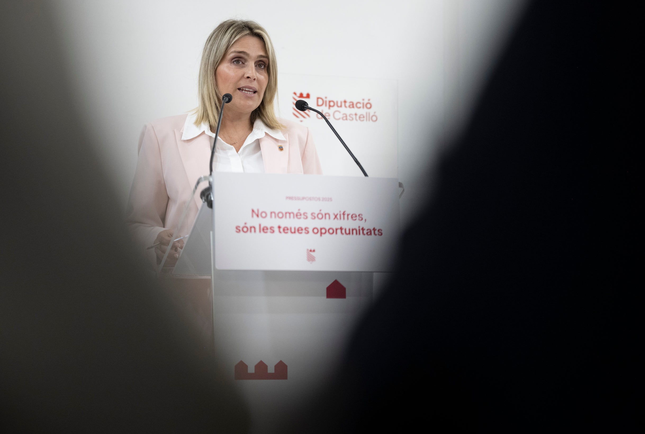 Barrachina pide una reunión con Montero para reclamarle la deuda de 221 millones con la provincia Barrachina pide una reunión con Montero para reclamarle la deuda de 221 millones con la provincia