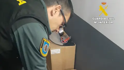 La Guardia Civil retira más de 550 productos alimenticios fraudulentos en la provincia La Guardia Civil retira más de 550 productos alimenticios fraudulentos en la provincia