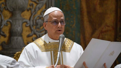 El papa León XIV oficia este viernes, su primera misa en la Capilla Sixtina ante los 133 cardenales. 