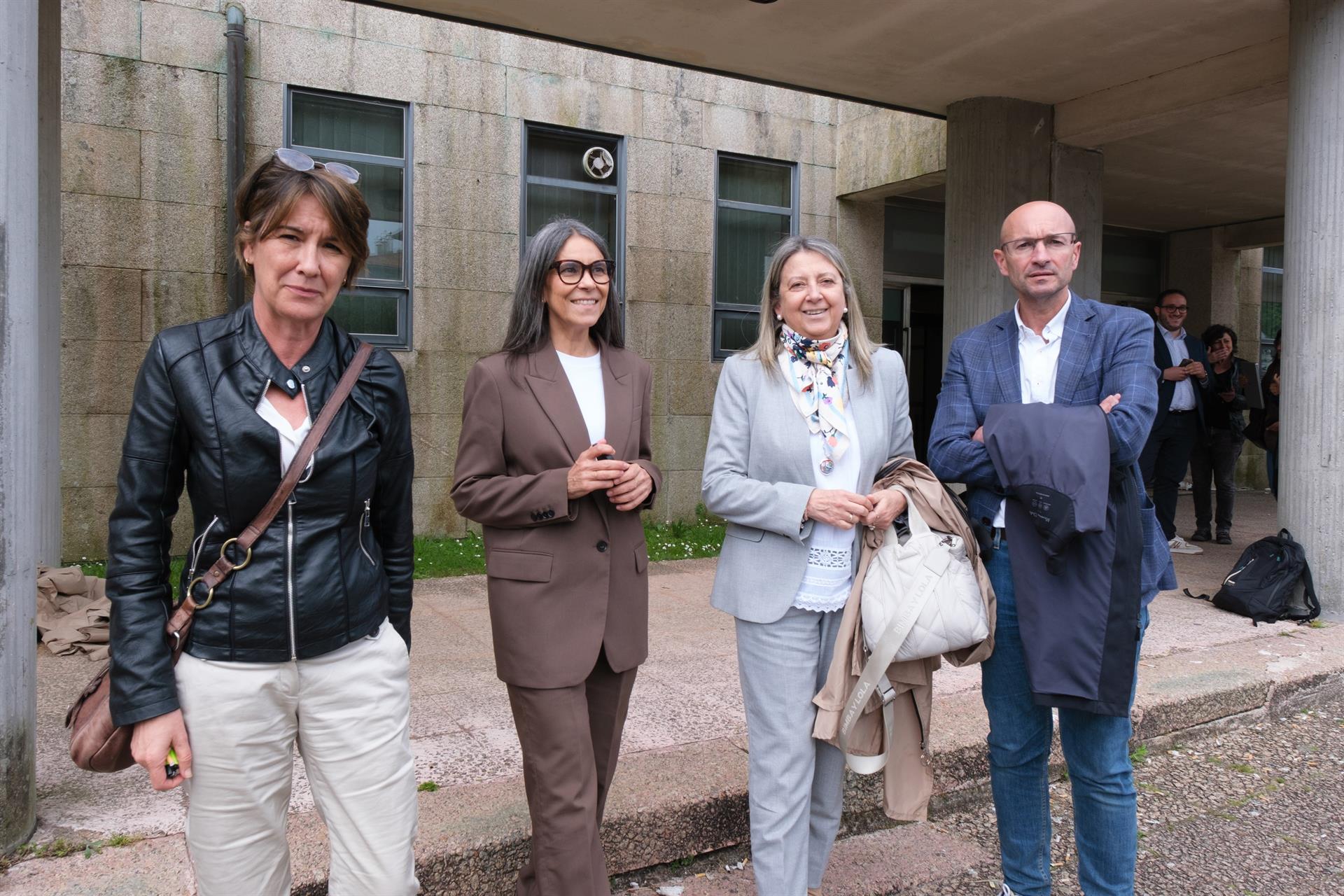 El 'divorcio' del PSOE de Santiago llega al juzgado con la petición de los expulsados de frenar su salida El 'divorcio' del PSOE de Santiago llega al juzgado con la petición de los expulsados de frenar su salida