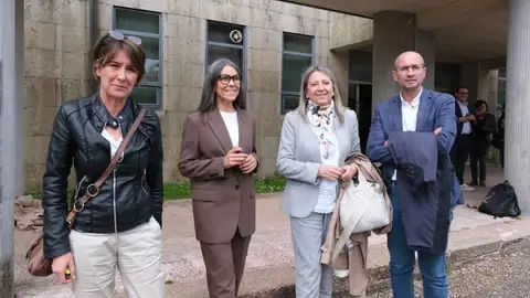 El 'divorcio' del PSOE de Santiago llega al juzgado con la petición de los expulsados de frenar su salida El 'divorcio' del PSOE de Santiago llega al juzgado con la petición de los expulsados de frenar su salida
