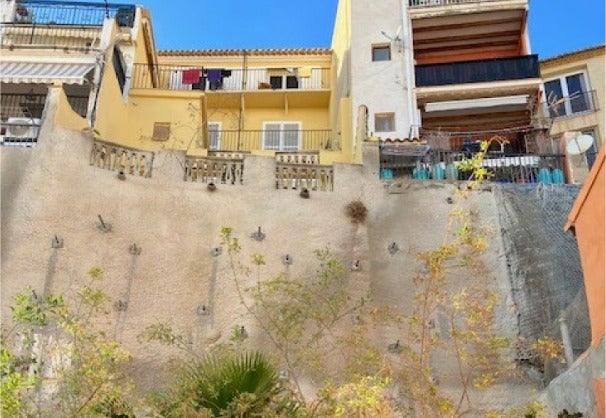 El Ayuntamiento de Villajoyosa asumirá una nueva restauración del muro de la calle Pal en el casco antiguo El Ayuntamiento de Villajoyosa asumirá una nueva restauración del muro de la calle Pal en el casco antiguo