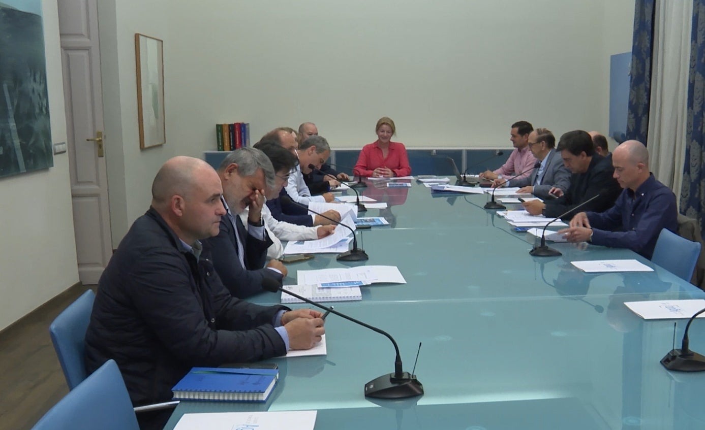 La Diputación de Alicante cifra en 1.700 empleos y casi 61 millones de euros las pérdidas si se recorta el Tajo-Segura para regadío La Diputación de Alicante cifra en 1.700 empleos y casi 61 millones de euros las pérdidas si se recorta el Tajo-Segura para regadío